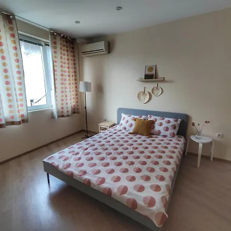 By The Cathedral, 1 Bed Flat Варна